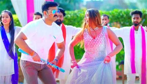 kamar gana|Pawan Singh's latest Bhojpuri Holi song hits YouTube .